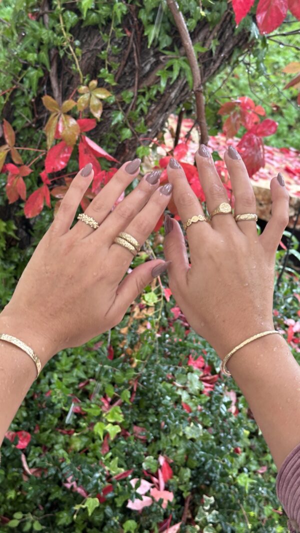 ⁦Lola Bracelet -GOLD⁩ – תמונה ⁦3⁩